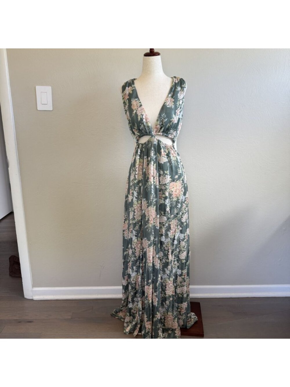 Hello Molly Floral Plunge Cutout Maxi Dress Sage Green Pink Wedding Guest Summer - Picture 4 of 9